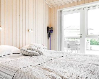 8 person holiday home in Nexø-By Traum - Nexo