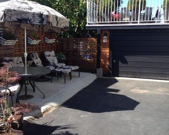 Sidney by the Sea 2 bedroom suite - Sidney - Patio
