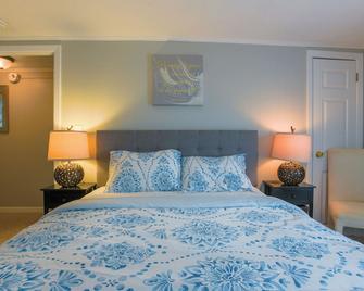 New cozy coastal retreat! - Groton - Bedroom