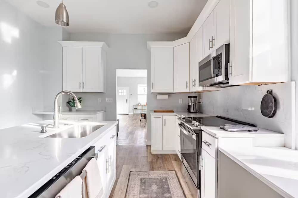 Spacious 5BR near Downtown Denver · Parking · Yard - Denver - Cocina