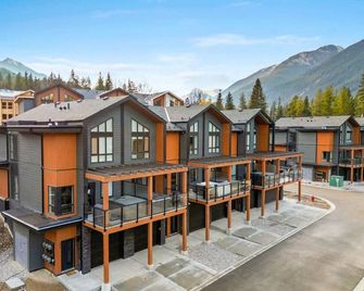 Opulent Ascent | Ski In/Out | Hot Tub/Sauna | Luxe - Panorama - Building