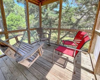 Piper Green: Dog friendly on nearly an acre, privacy and tranquility. - Ocracoke - Balcón