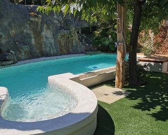 Casa Louise Suites and Spas - Сент-Максім - Басейн