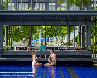 Courtyard by Marriott Phuket Chalong Bay Resort - Chalong - Piscina