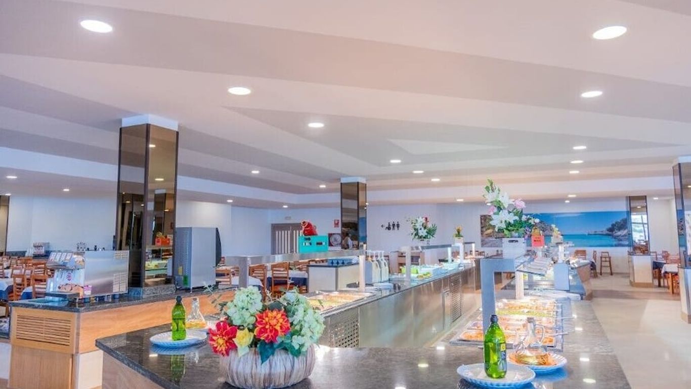 Hotel Club Cala Romani