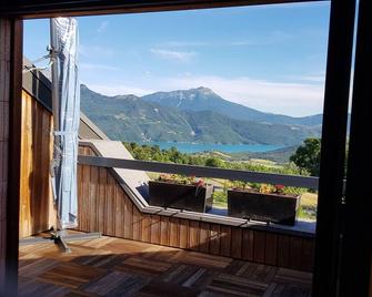 Beautiful apartment 83 M2 with view on the lake of Serre-Ponçon - Chorges - Balkón