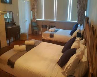 더 베어 웬트 오버 더 마운틴 - 후온빌 - 침실