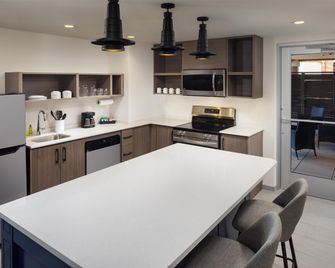 Home2 Suites by Hilton Memphis Downtown - Memphis - Kitchen
