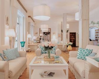 Hotel La Pineta Al Mare - פורטה די מארמי - טרקלין