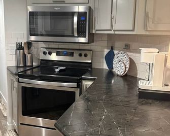 The Refuge At Vanderosa - Conroe - Kitchen