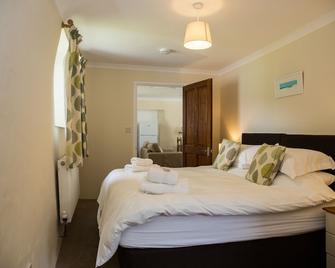 Pendragon Country Cottages - Camelford - Bedroom