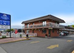 Canadas Best Value Inn & Suites Vernon - Vernon - Rakennus