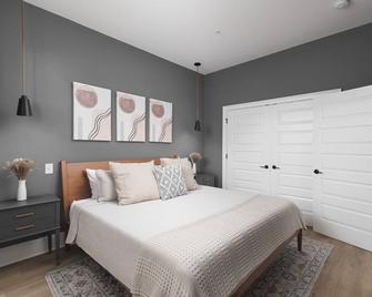 Modern East Nashville Condo 3 Miles to Downtown - Nashville - Bedroom