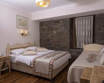 Assos Nazlihan Hotel - Special Class - Behram - Bedroom