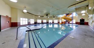 Holiday Inn Express & Suites Edmonton-International Airport - Nisku - Pool