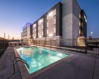 Everhome Suites Waco - Waco - Bazén