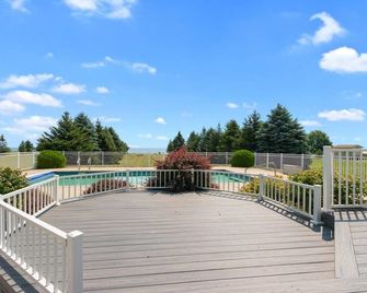 Freshly Updated Lake Michigan Home With Pool - Kewaunee - Balcony