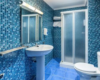 Apartamentos Costa Esmeralda - Suances - Baño