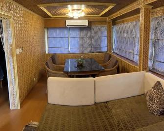Foxy's Beach Resort - San Vicente - Sala de estar
