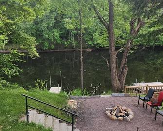 Moose Riverside Bungalow 3br Home Old Forge Ny - Old Forge - Patio