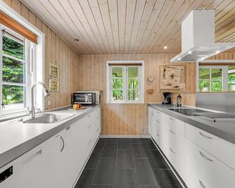 Large Holiday Home With Large Outdoor Wilderness Bath And Activity Room, Only 500 Meters From Stauning Harbor - Skjern - Kitchen
