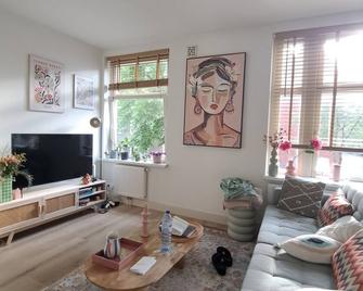 Charming 1-Bedroom Apartment in Amsterdam West - Amsterdã