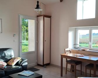 The Mimosa cottage, calm and green - Ozillac - Sala de estar