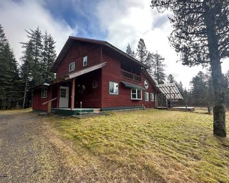 The Halibut House - Gustavus - Building