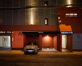 Aank Hotel Seoul Sinchon - Seoul - Building