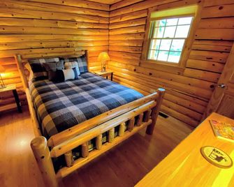 40pl Log Cabin With AC in the Heart of the White Mountains, Less Than 10 Minutes From Bretton Woods! - Bethlehem - Schlafzimmer