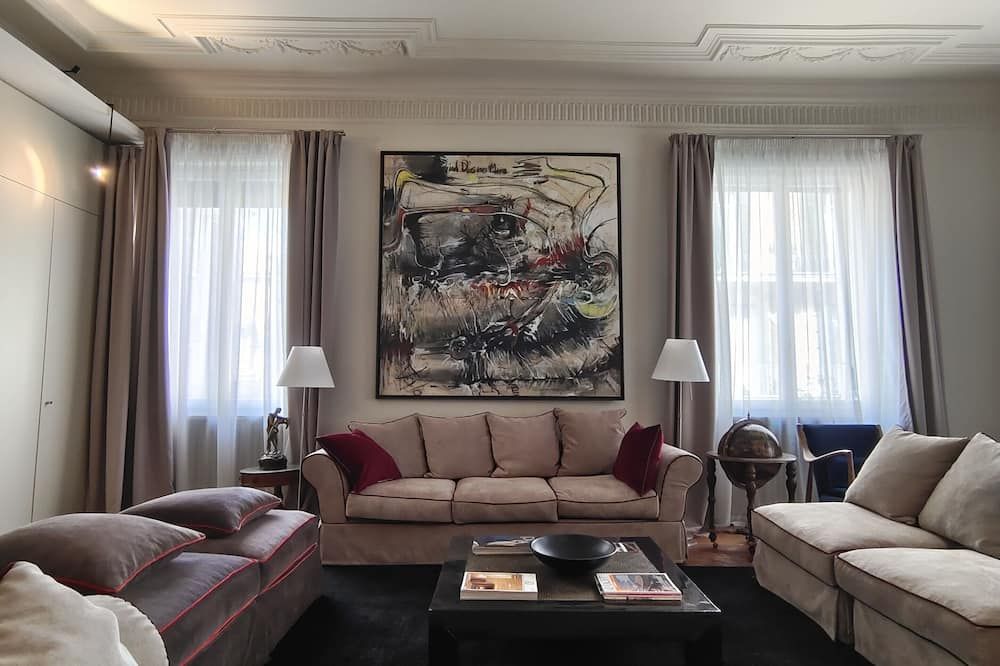 Ada Home - רומא - סלון