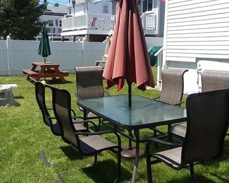 Central Ac, Child Safe Fenced In Yard, 3 Minutes To The Beach. No Cleaning Fee - Seabrook - Patio