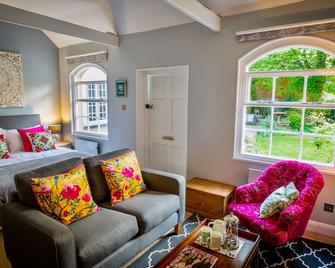 The Old School House, Ascot, Berkshire - Ascot - Living room