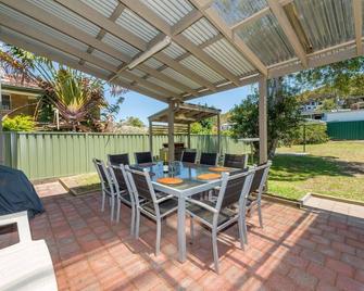 Marine Dr 22 - Fingal Bay - Shoal Bay - Patio