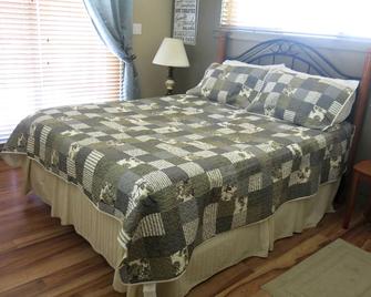 A Shack In The Woods - Port Renfrew - Slaapkamer