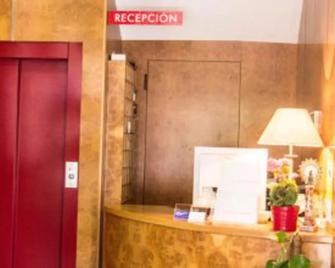 Hotel Villa de Zaragoza - Zaragoza - Front desk