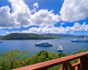Fun luxury water front w/ dock & free wifi on private 8 acre peninsular estate - West End - Außenansicht
