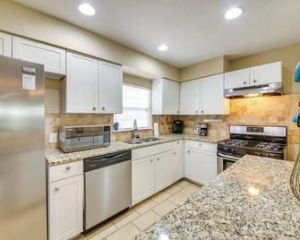 Welcoming Home about 6 Mi to Downtown San Antonio! - San Antonio - Cuisine