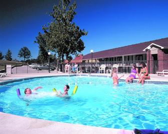 布蘭森的最佳汽車旅館 - 布蘭森 - 布蘭森 - 游泳池