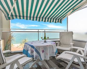 La Prom - a two bedroom apartment with a sea view - Niza - Balcón