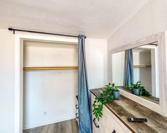 Walnut Wanderer - Porterville - Flur
