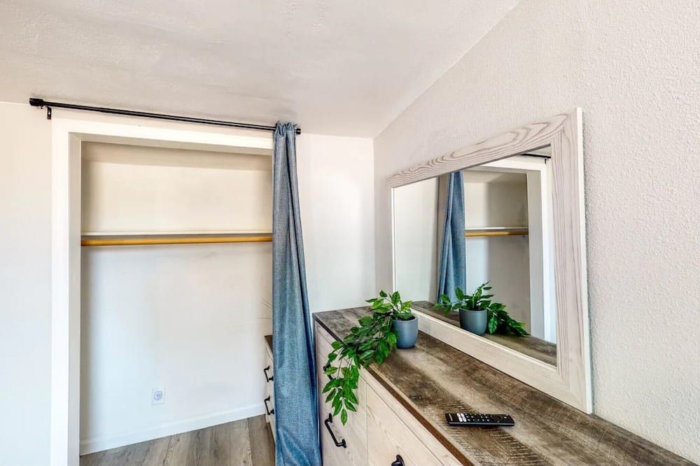 Walnut Wanderer - Porterville - Pasillo