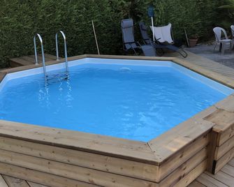 Studio Apartment Rental In Le Porge - Le Porge - Piscina