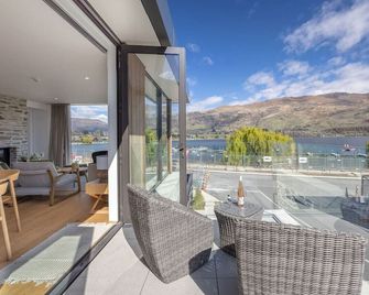 Marina Views - Luxury Apartment - Wanaka - Balkon