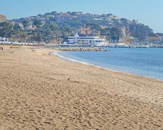 Only 85 m from the beach, you will find this lovely apartment. - Sant Feliu de Guíxols - Plage