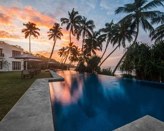 Kumu Beach - Balapitiya - Pool