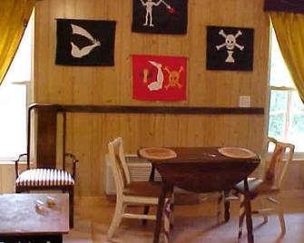The Pirate's Den - Henderson - Dining room