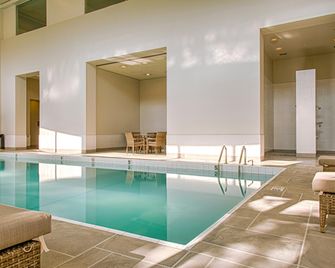 Embassy Suites by Hilton Chicago O'Hare Rosemont - Rosemont - Pool