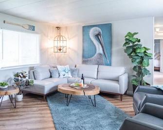 Cozy and Stylishly-Walk To The Beach - Sleeps 5 - Grayland - Sala de estar