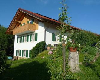 Apartment Panorama - Guesthouse Sonneneck - Bad Kohlgrub - Gebäude